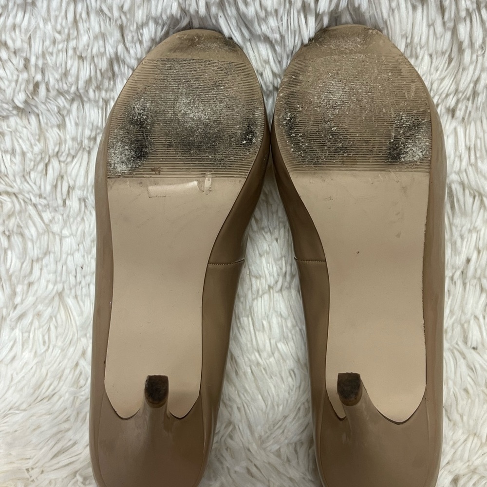 Madden Pumps - Picture 6 of 6